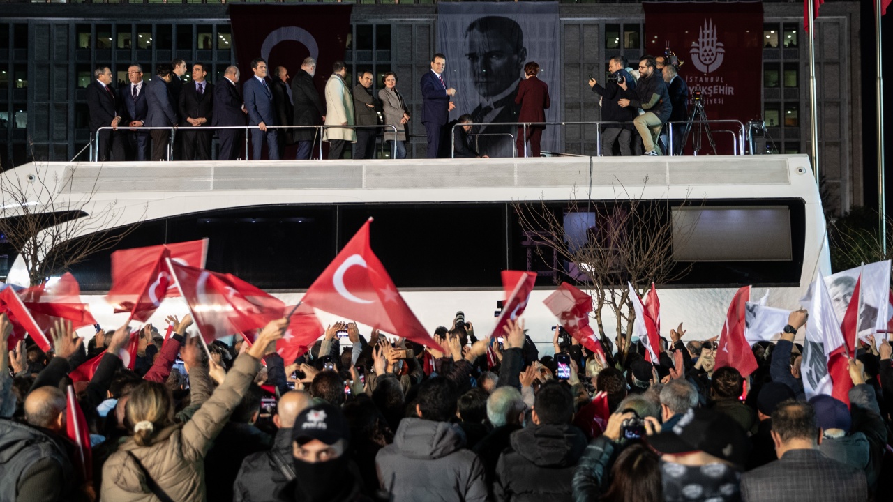 13 души са задържани заради насилието срещу предизборен митинг на турската опозиция