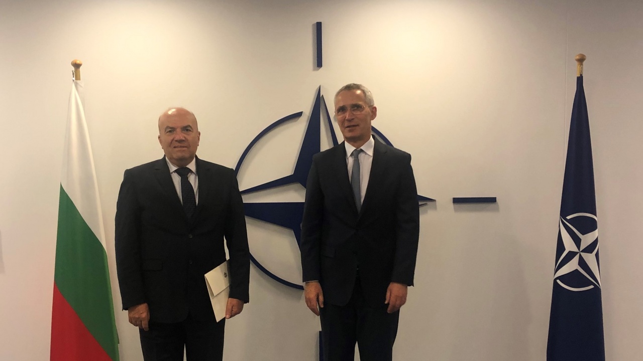 Българският постоянен представител в НАТО Николай Милков връчи акредитивните си писма