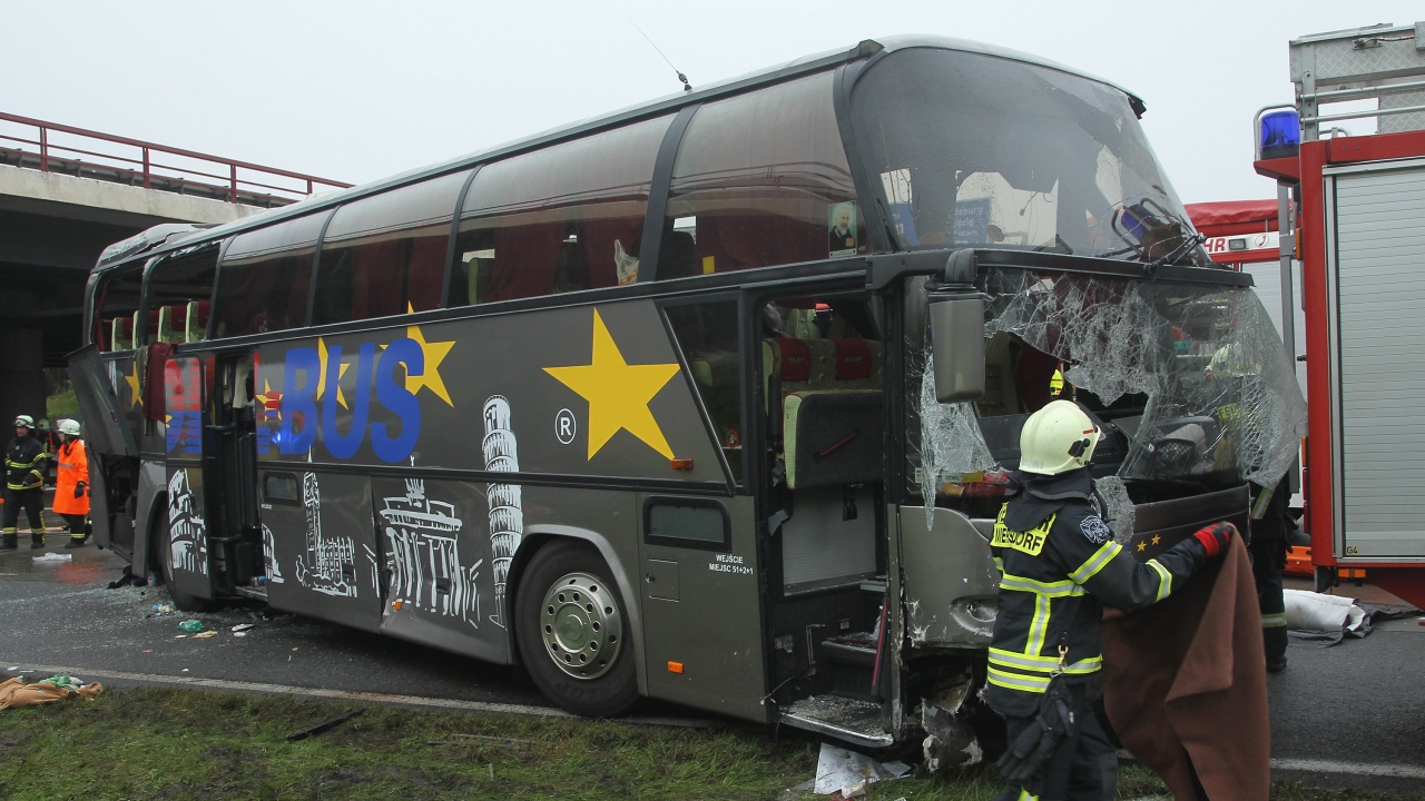  Десетки ранени при катастрофа с полски автобус в Германия