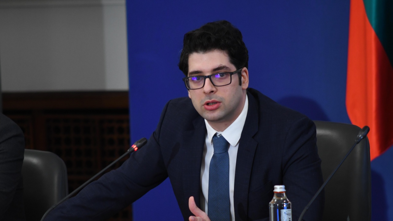 Пеканов: Надявам се да имаме първата жена премиер на България