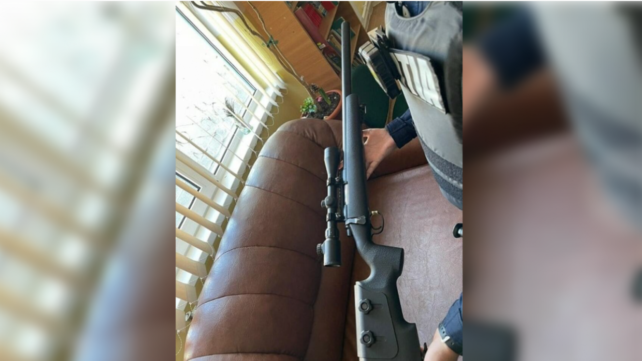 7-годишно дете влезе в училище с еърсофт снайпер пушка