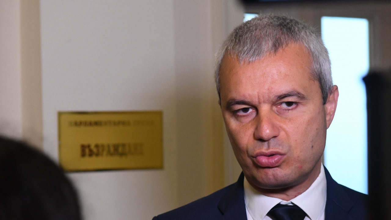 Лидерът на  Костадин Костадинов определи в кулоарите на НС