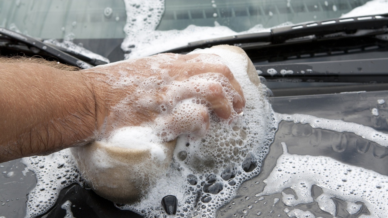Забраниха миенето на автомобили и градински басейни в Южна Франция