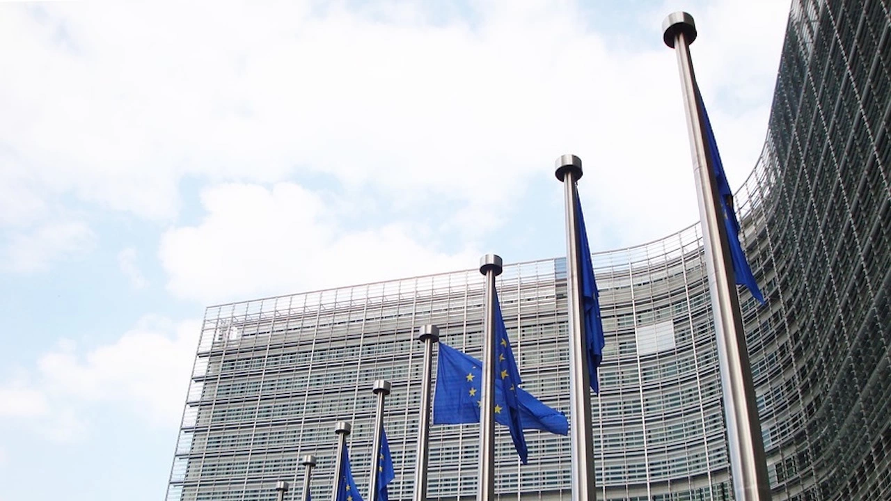 Европейската комисия съобщи че е одобрила отпускането на 32 млн евро