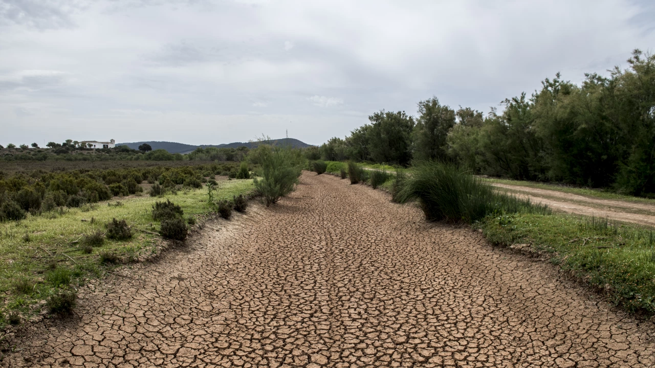 Засегнатата от суша Испания съобщи че миналия месец е бил