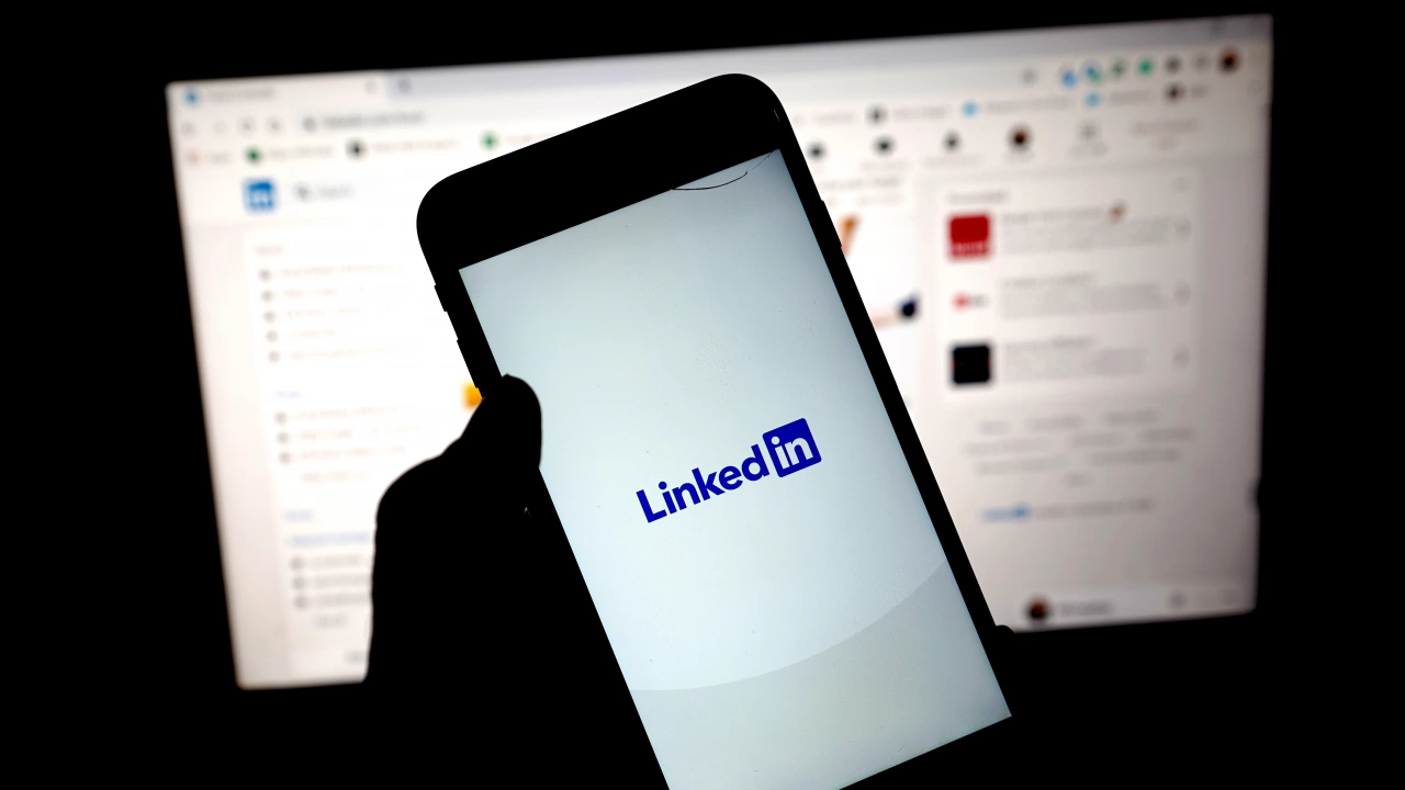Компанията която управлява социалната мрежа ЛинктИн LinkedIn свързваща работодатели и