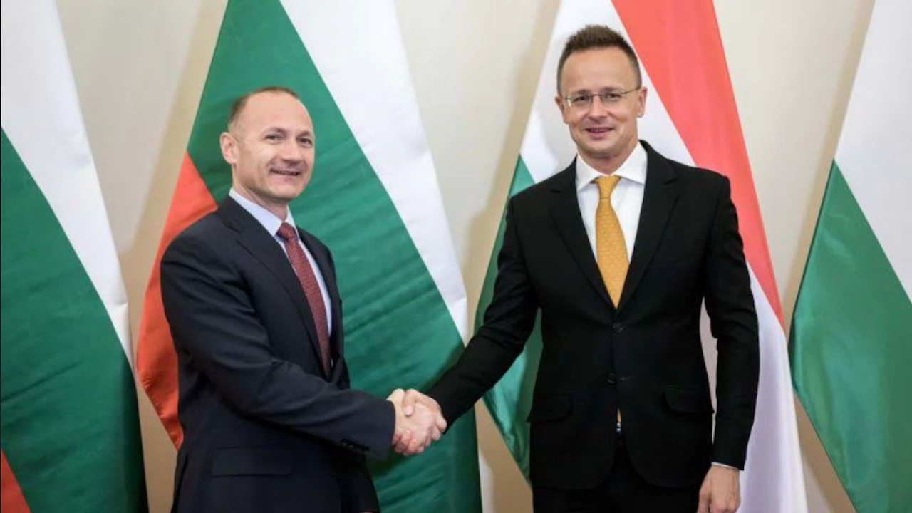 Министърът на енергетиката и унгарският външен министър Петер Сиярто обсъдиха