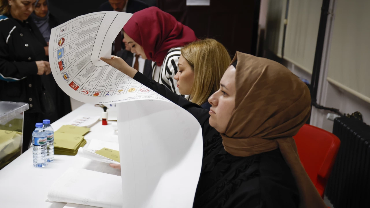 Турски избиратели внесоха цветен щрих на днешните президентски и парламентарни