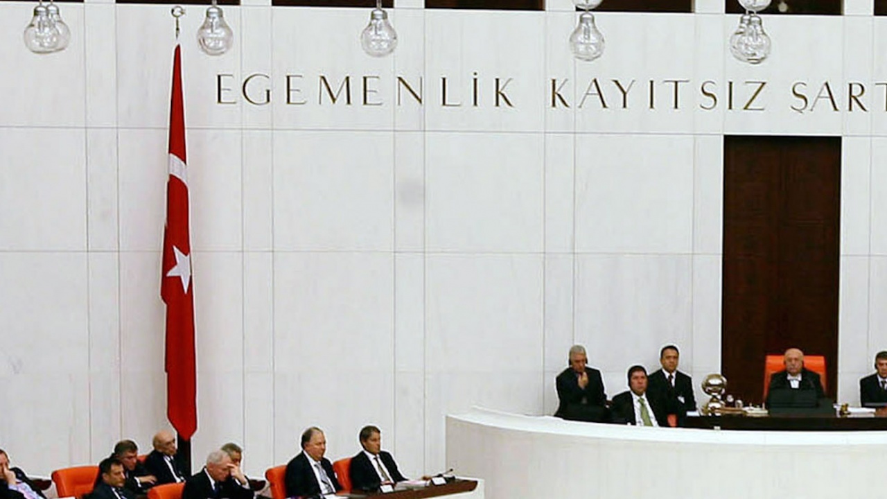 Според неофициалните резултати от парламентарните избори, състояли се в Турция