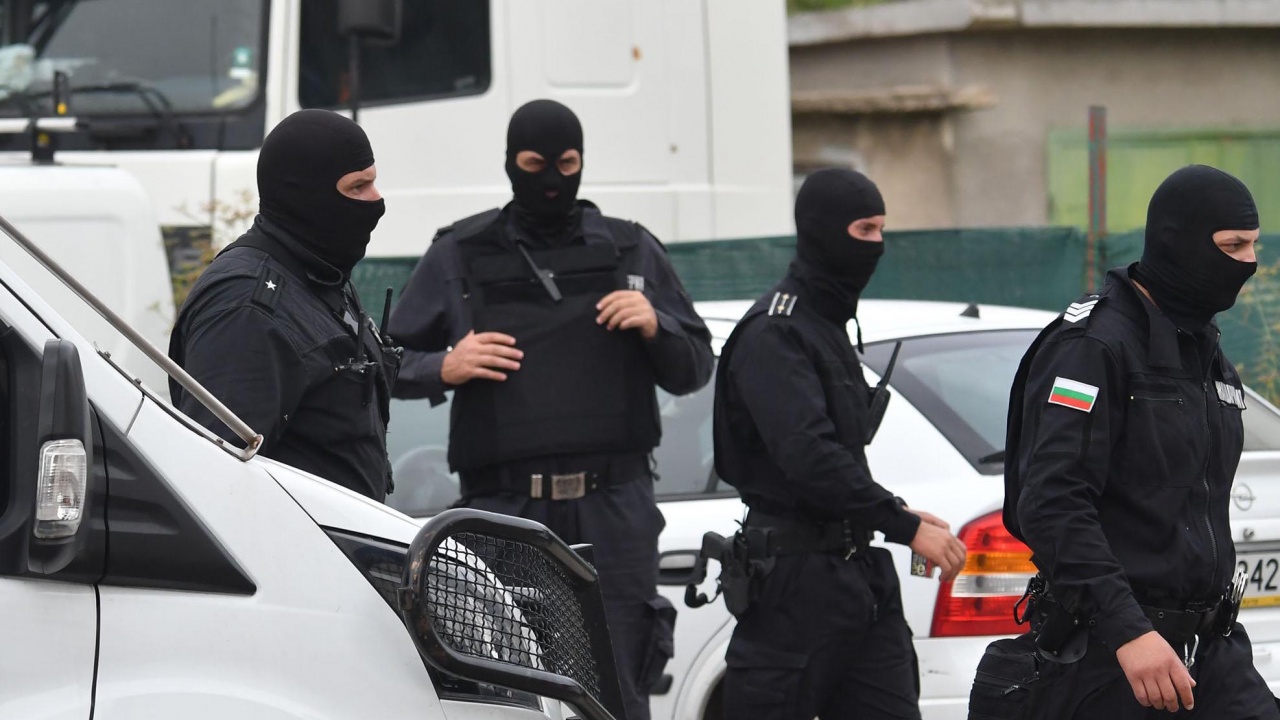 Провежда се специализирана полицейска операция по линия "Наркотици" в Казанлък
