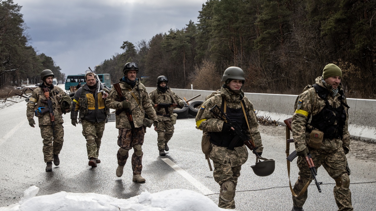 Двама ранени украински военнослужещи ще бъдат настанени на лечение във