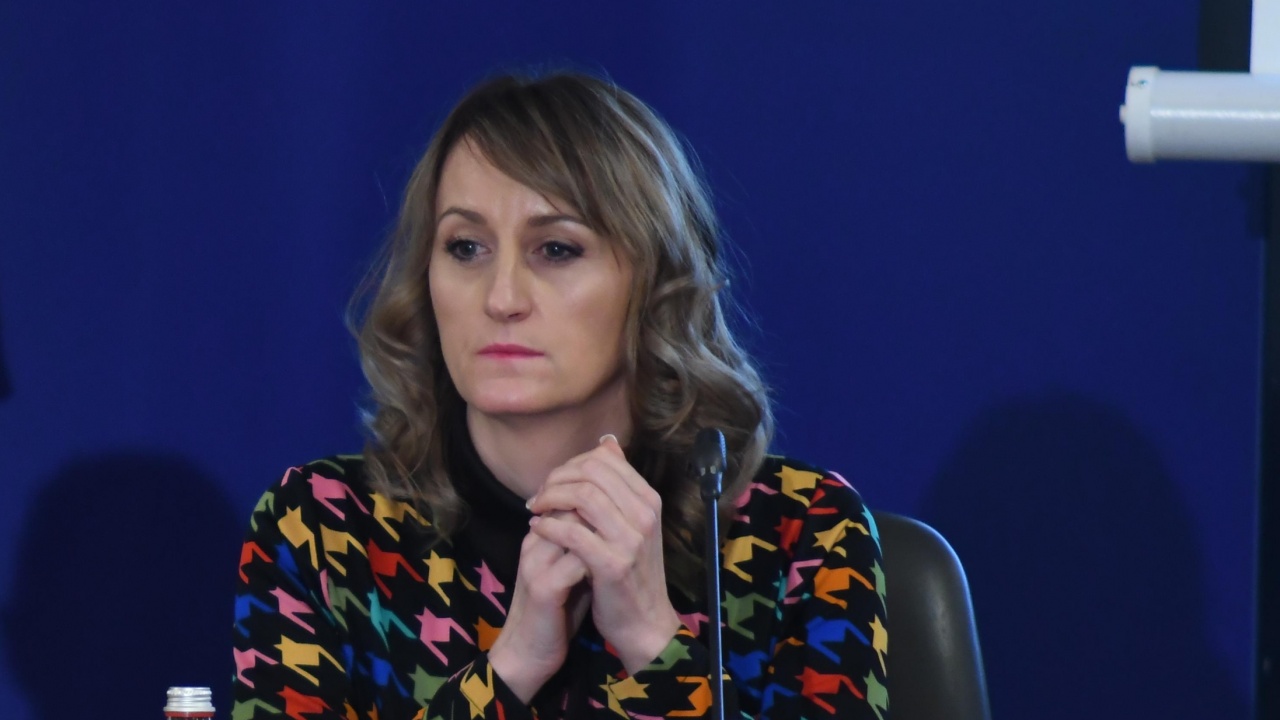 Министър Карамфилова: Съгласували сме единствено пътен възел "Кресна"