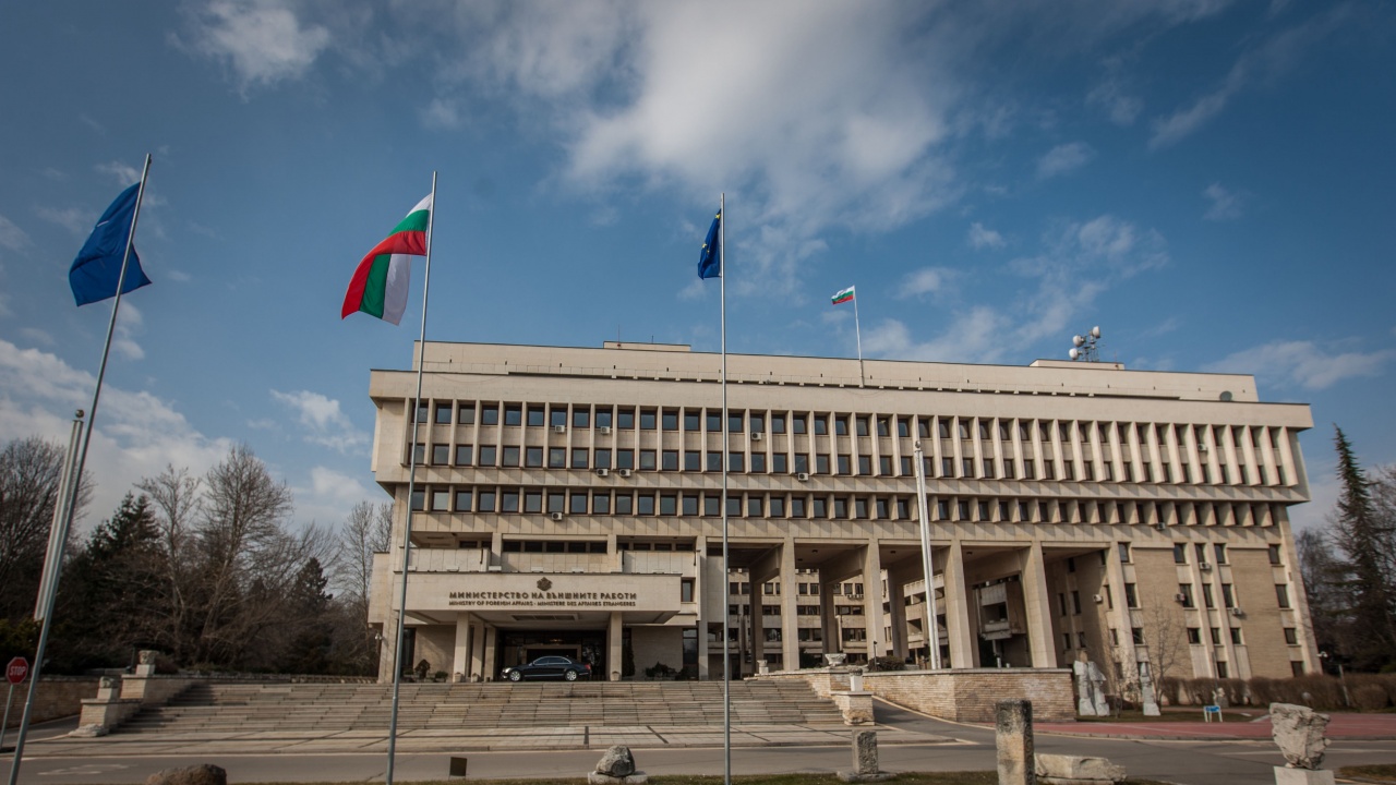 МВнР с остра позиция за сравнението на политиката на София към Скопие с тази на Русия спрямо Украйна