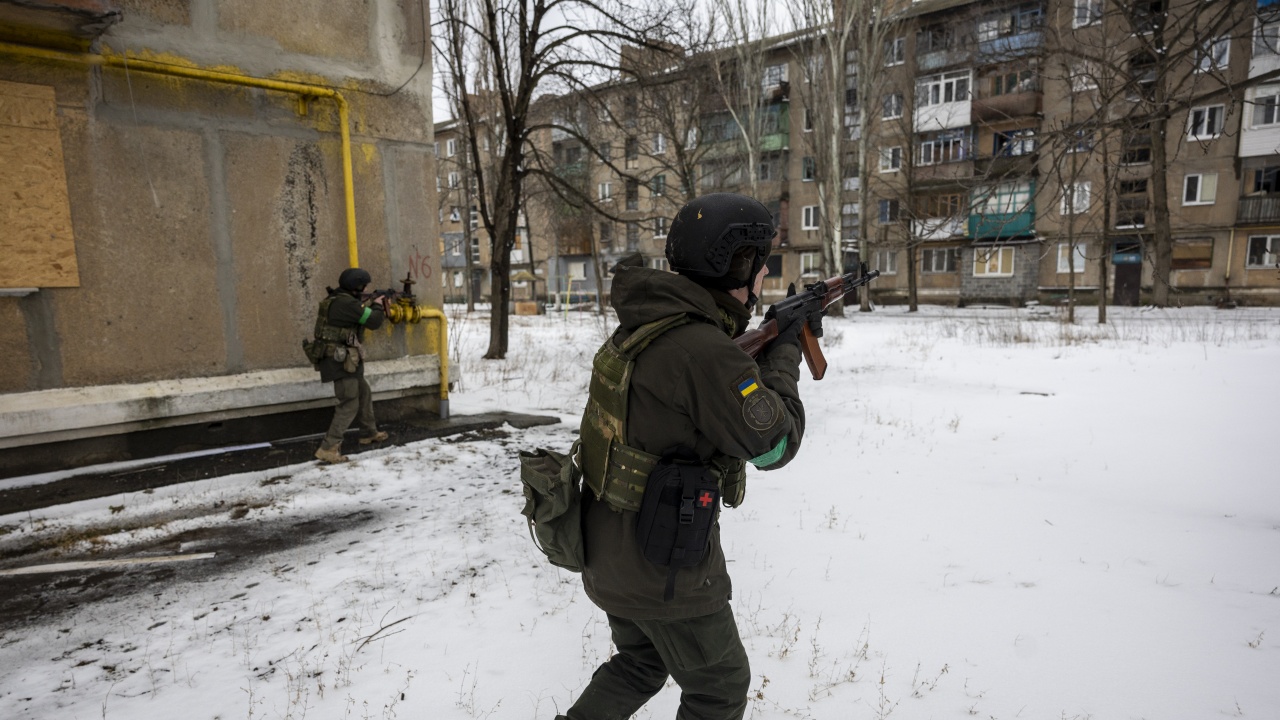 Украйна заяви днес, че силите ѝ частично са обкръжили град
