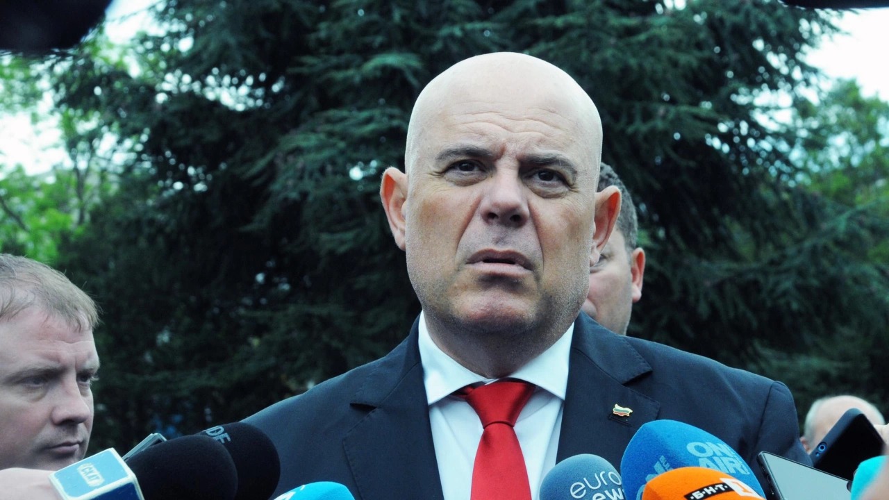 Защо Главният прокурор на България си скъса оставката пред медиите