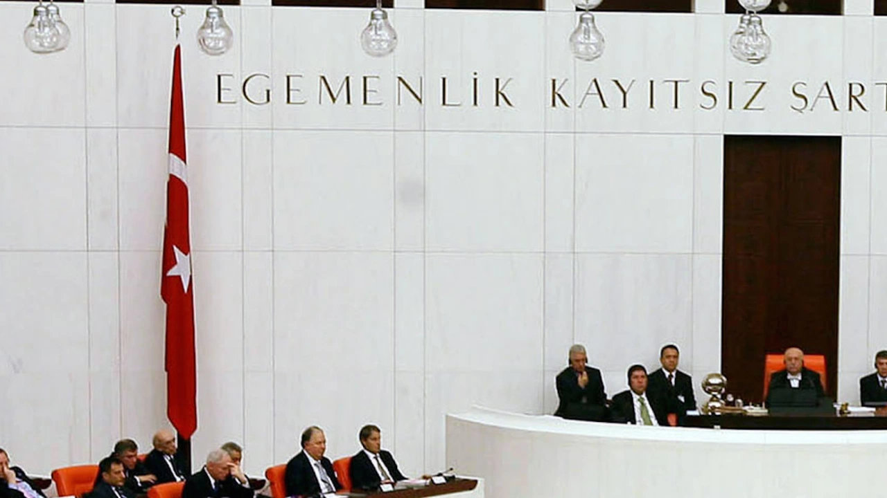 Според неофициалните резултати от парламентарните избори състояли се в Турция
