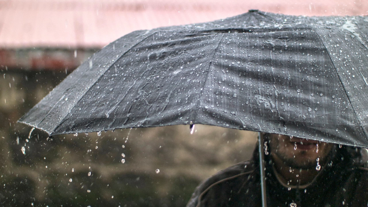 Жълт код за интензивни валежи от дъжд и гръмотевици издаде