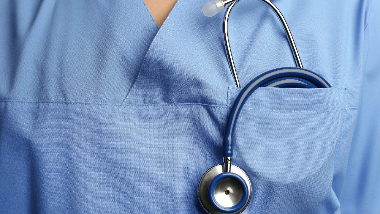 Средно на година около 1000 медицински сестри напускат здравната ни