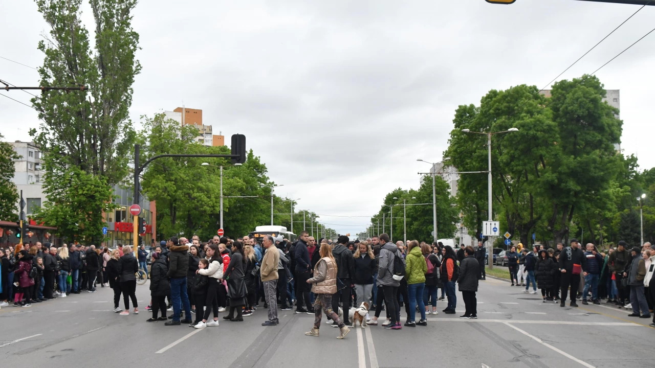 Столичният булевард Сливница беше блокиран и тази вечер от протестиращи