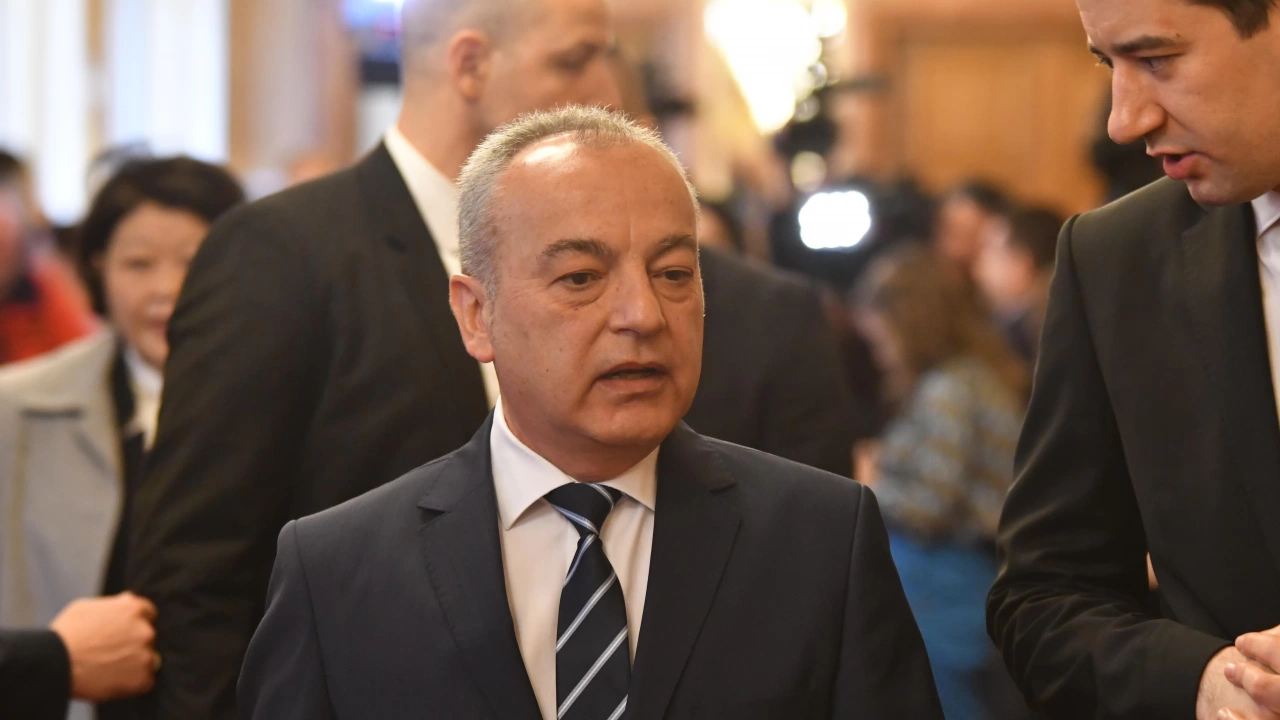 Министър председателят Гълъб ДоневГълъб Донев е роден през 1967 г в