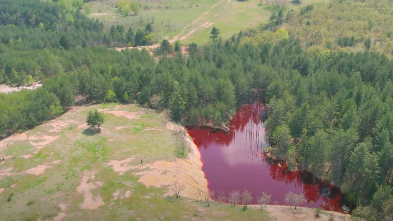 „Кървавото езеро” край с. Елшица: опасна атракция
