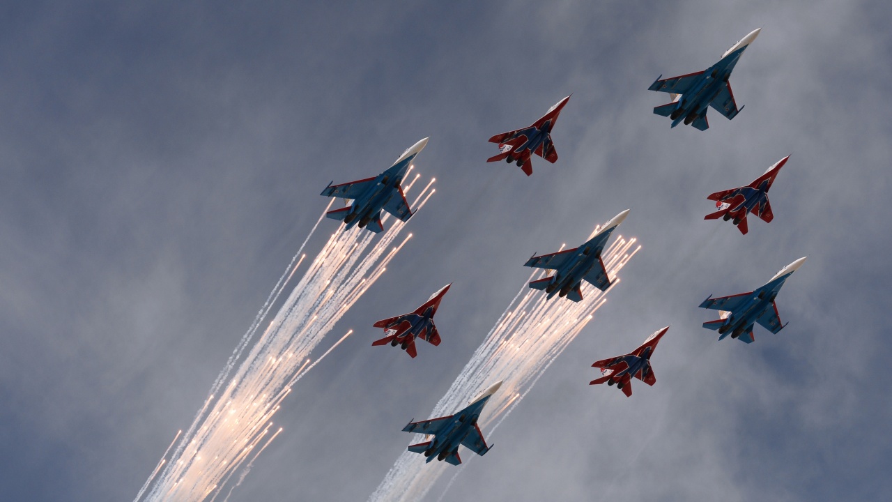 Русия съобщи, че е изпратила военен самолет да прехване два