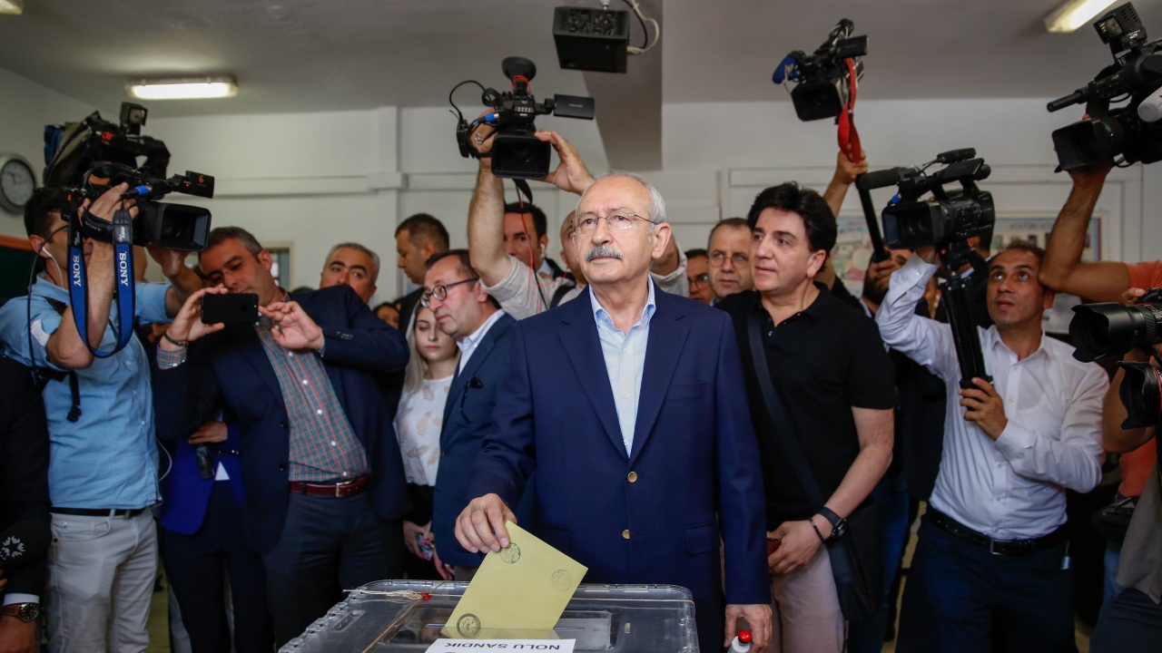Кълъчдароглу гласува на втория тур на президентските избори в Турция