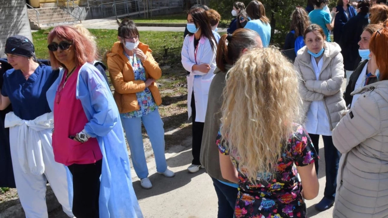 Медици от Майчин дом излизат на протест пред Министерство на