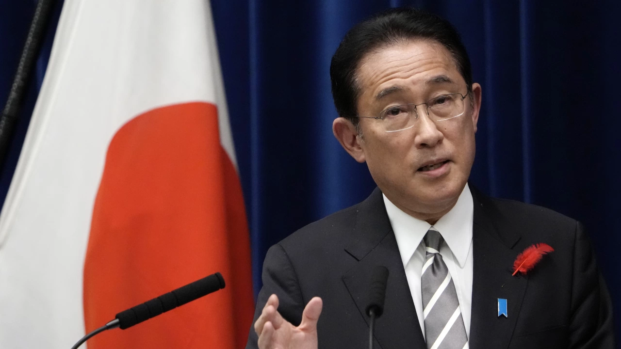 Младият мъж обвинен в хвърляне на бомбичка по японския премиер