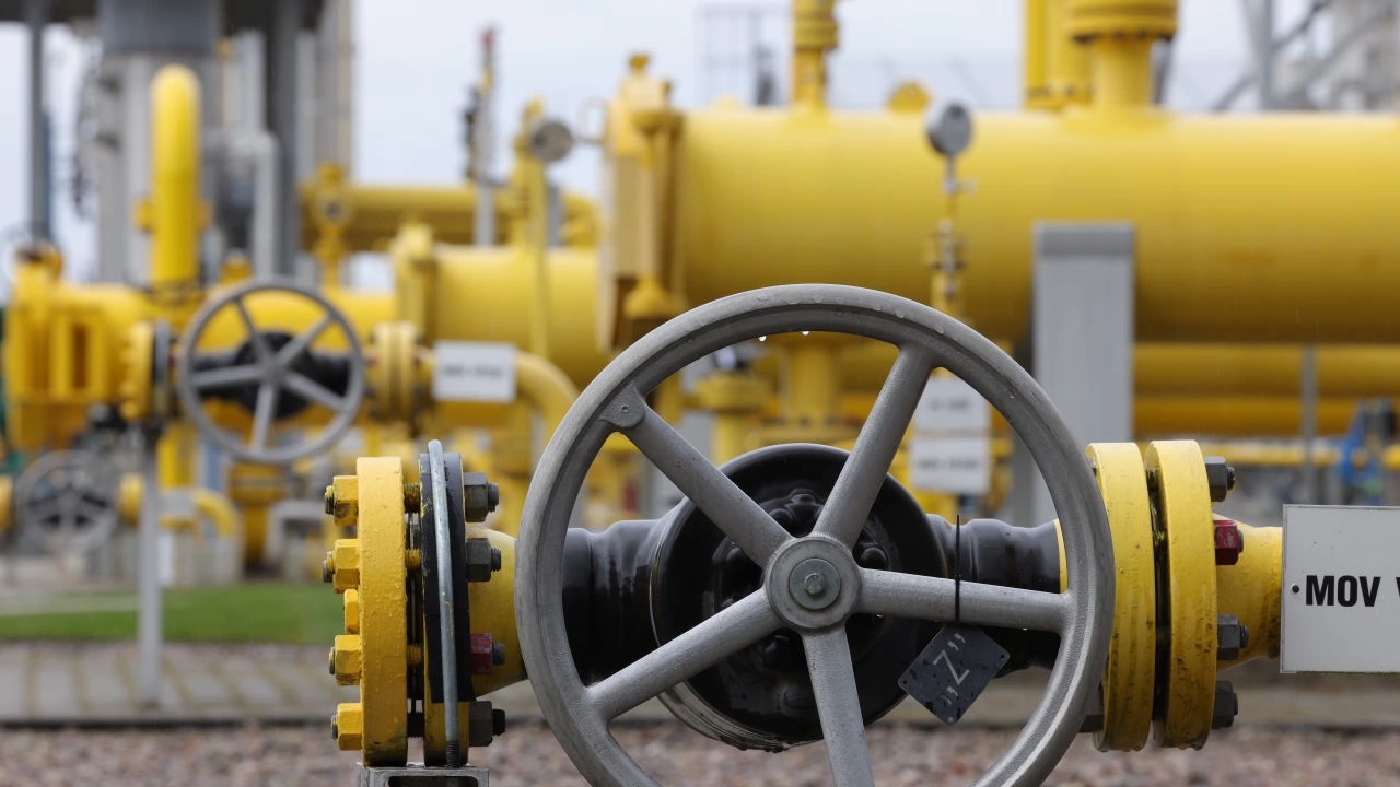 Нетната печалба на руския енергиен гигант Газпром е спаднала с