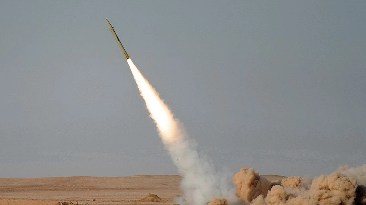 Иран успешно изстреля днес балистична ракета с обсег до 2000