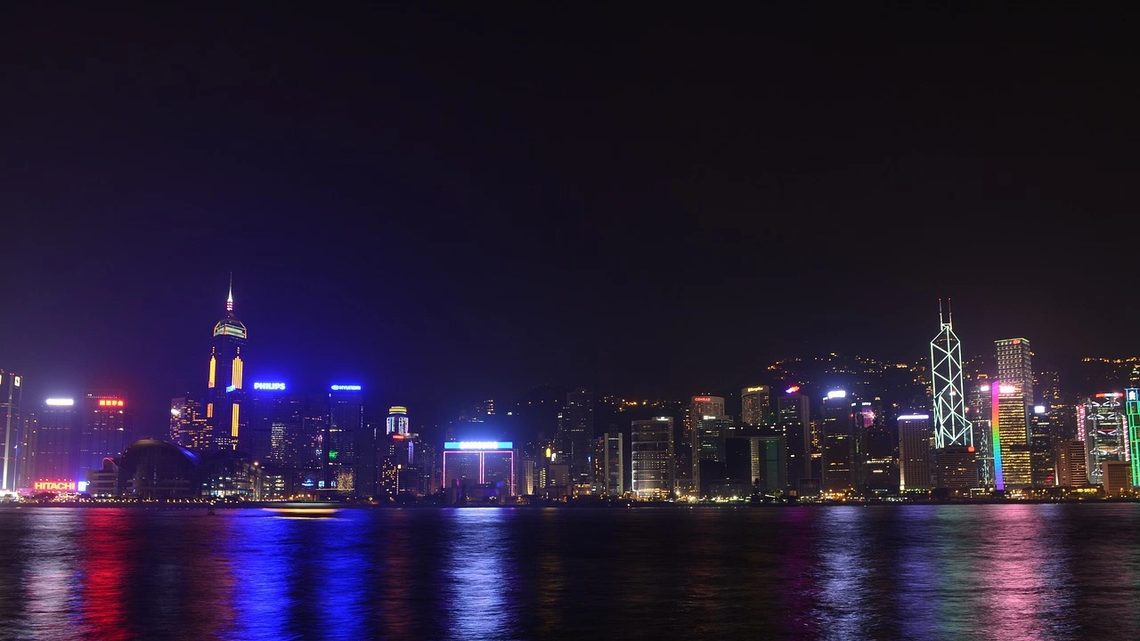 Хонконгските власти осъдиха днес призива на британското правителство за отмяна