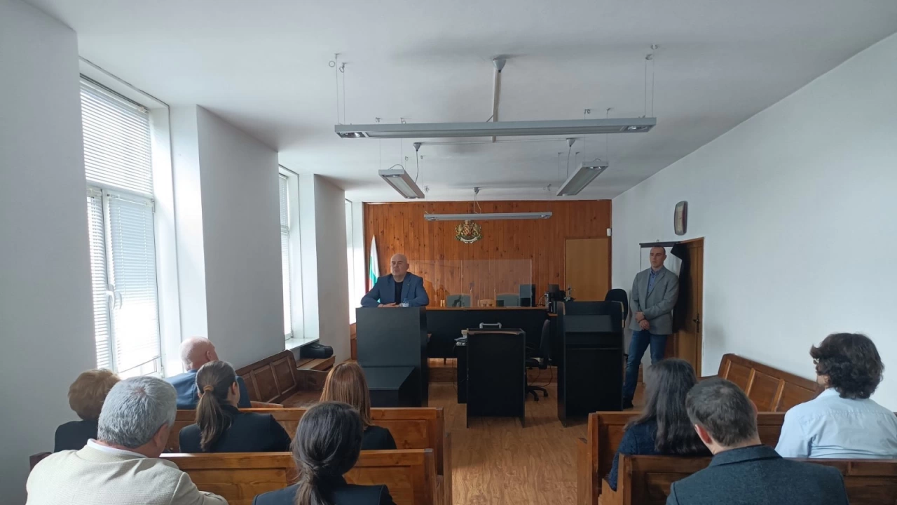 Главният прокурор се срещна с прокурори от Окръжна и Районна