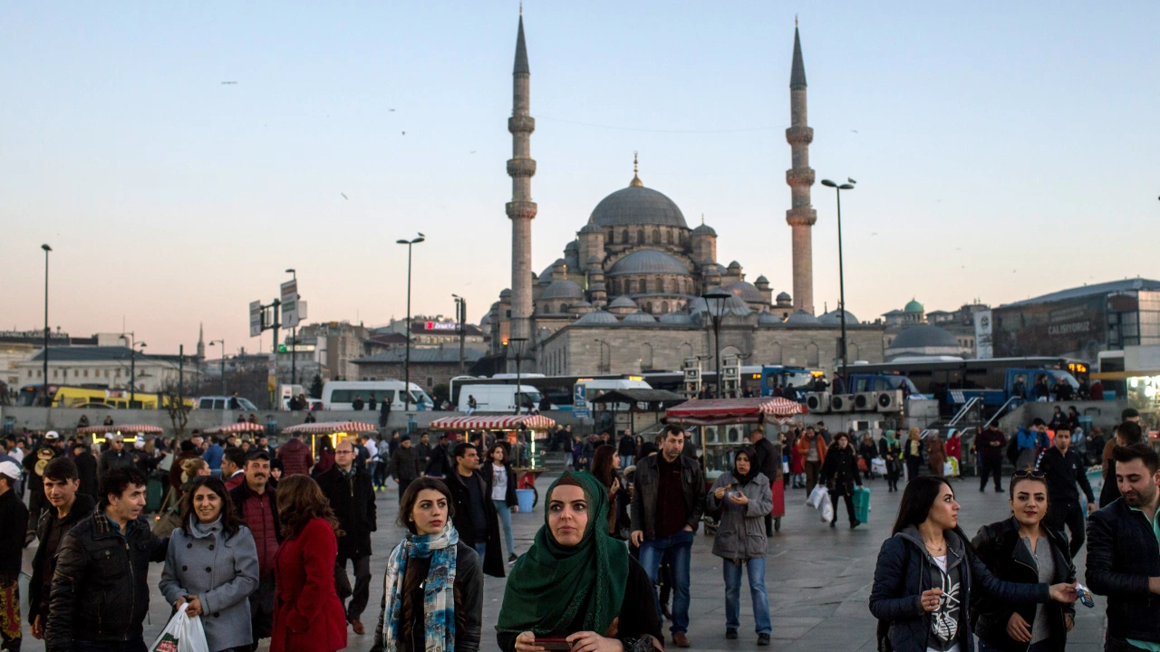 Броят на чуждестранните туристи посетили Турция през първите четири месеца