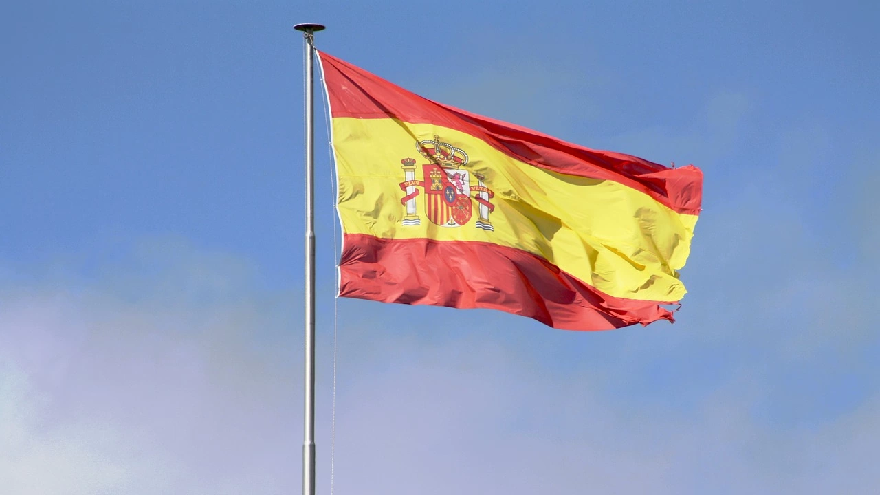 Испания подновява днес общинските съвети и парламентите на 12 от