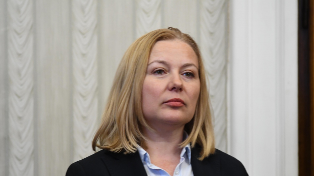 Надежда Йорданова след връчването на втория мандат: Антипартийната риторика няма място в тази процедура