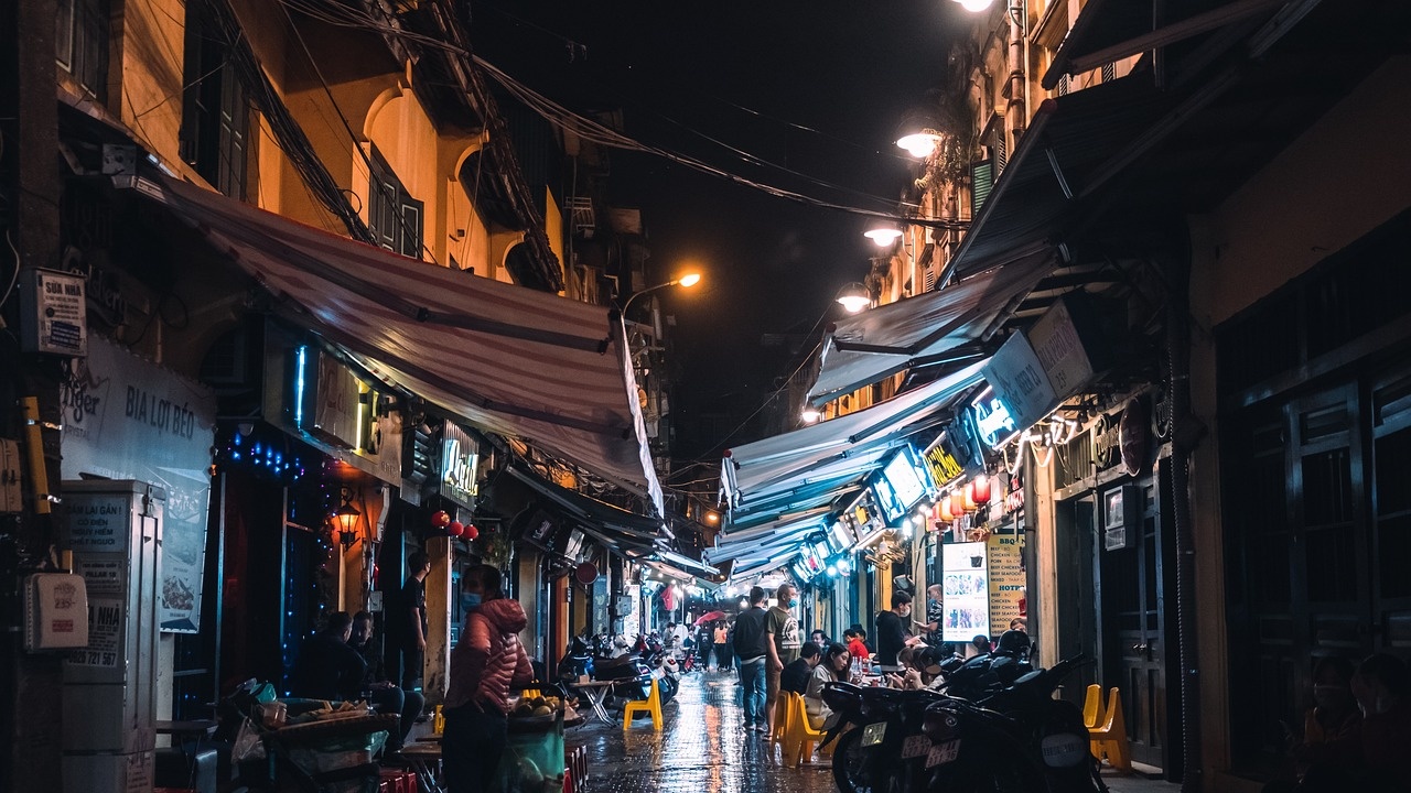 Виетнам гаси уличното осветление, за да спестява енергия