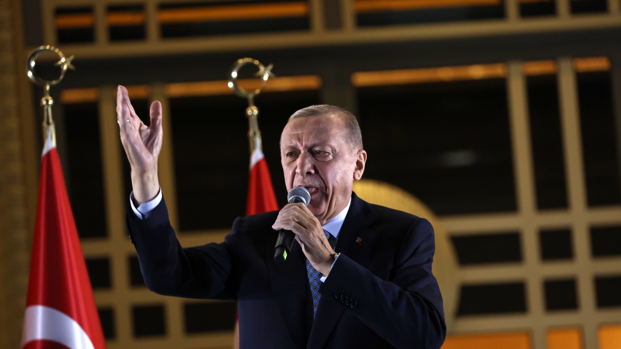 Окончателно: Ердоган печели президентските избори в Турция с 52,18%