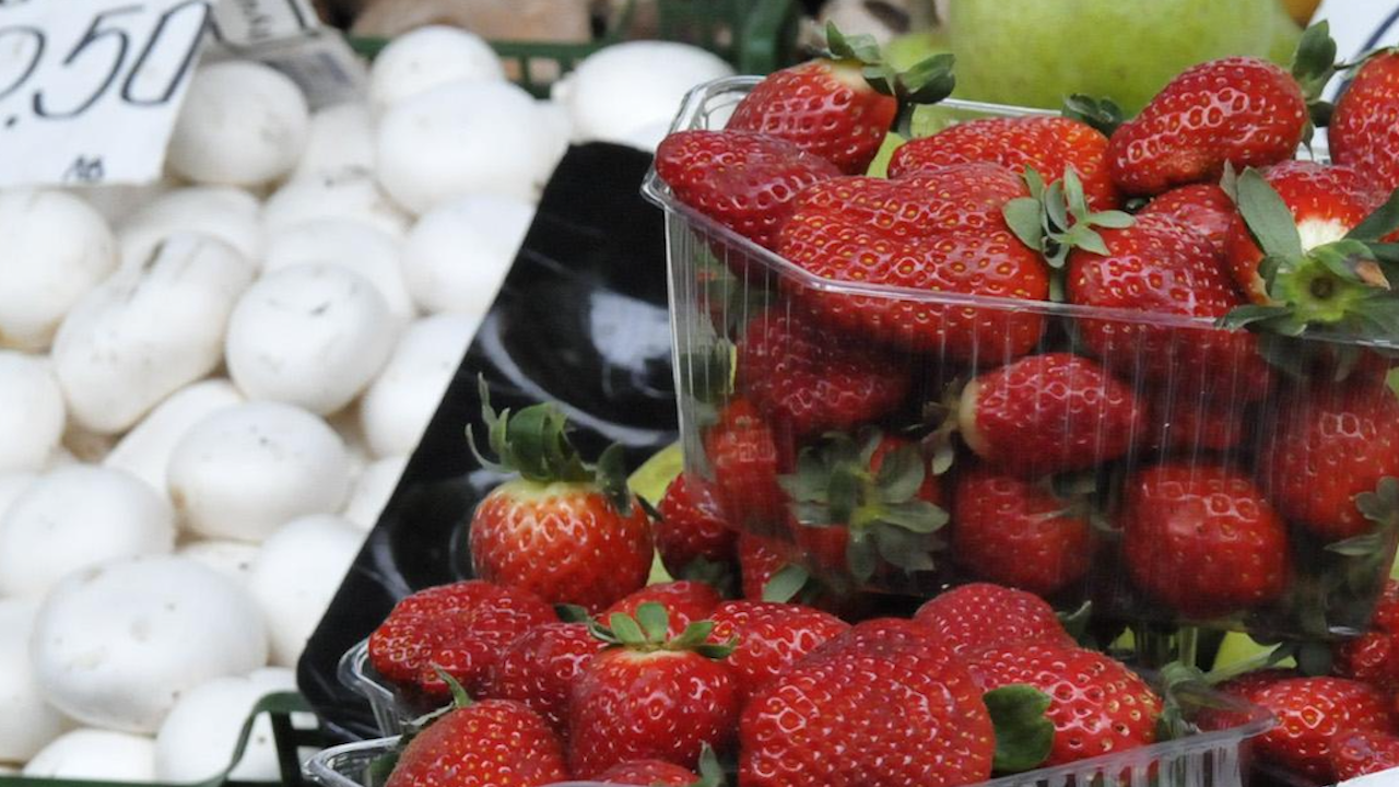 Вижте цените на черешите и ягодите