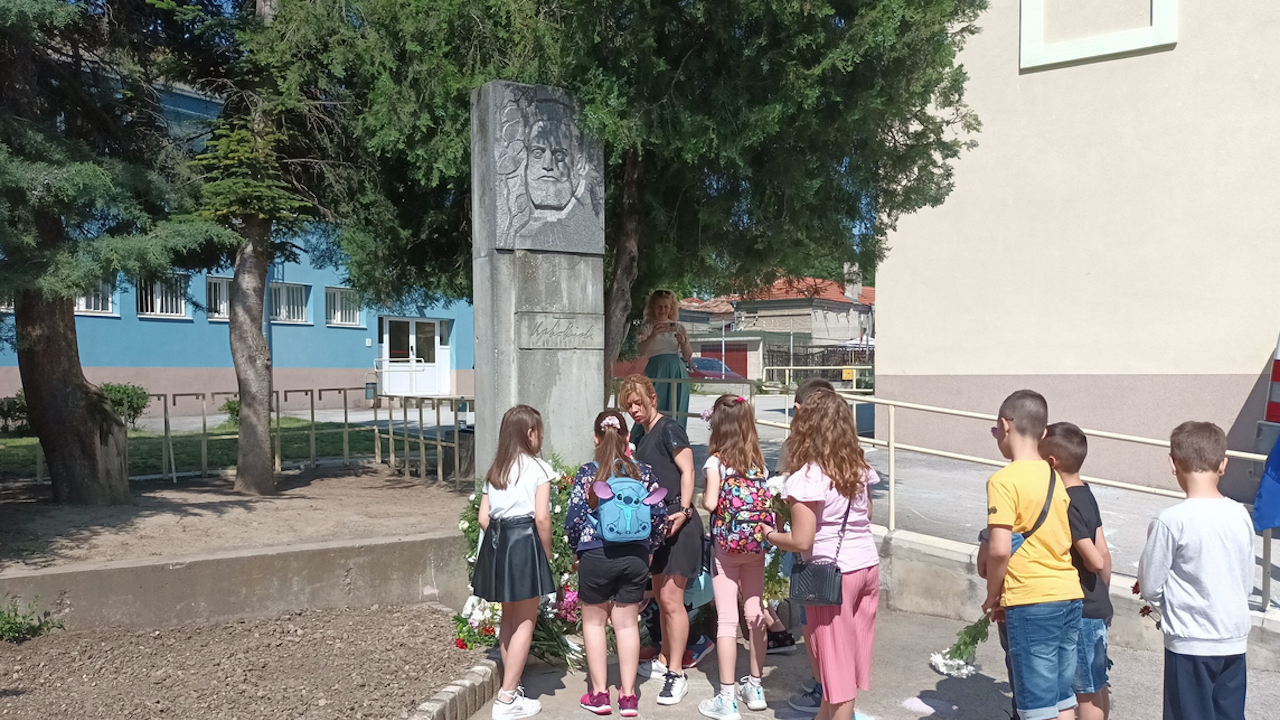 Добрич се поклони пред паметта на Христо Ботев и загиналите за свободата на България