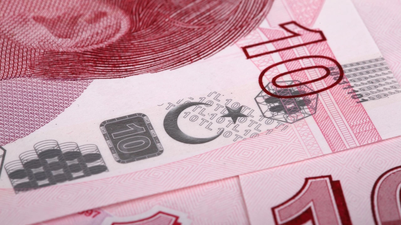 Турската лира отбеляза днес рекорден спад спрямо долара след като