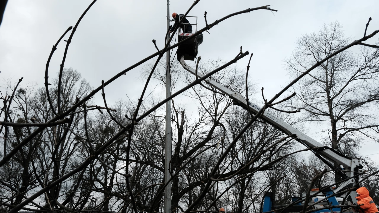 Няколко украински региона съобщиха за спиране на тока В Киев