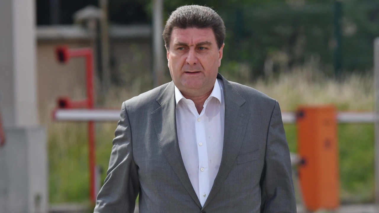 Бившият шеф на Лукойл Валентин Златев е призован на разпит