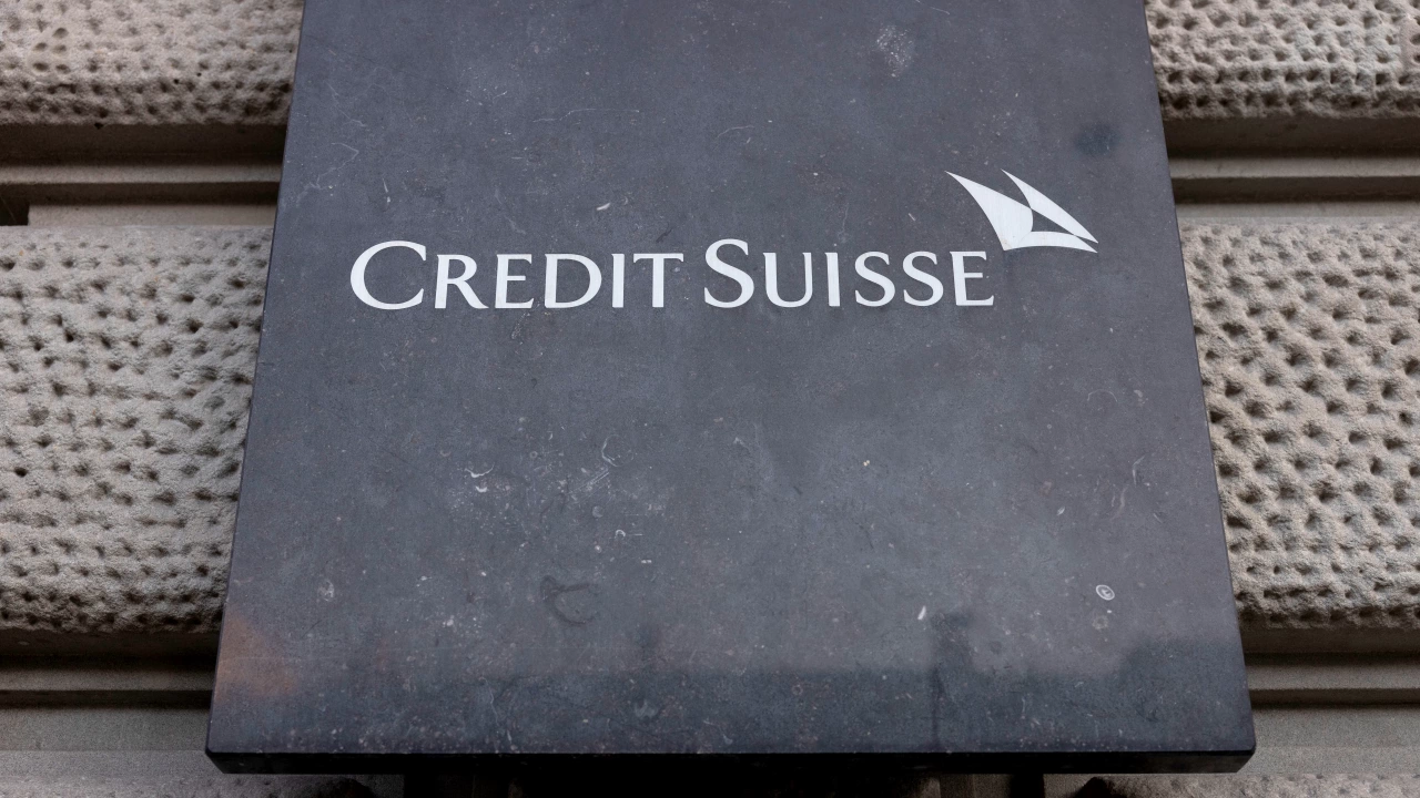 Стотици служители на Креди сюис Credit Suisse напускат банката всяка