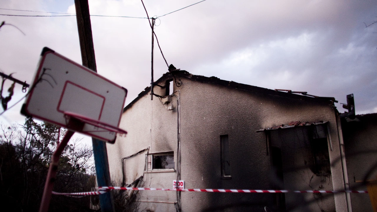 Tийнейджърка подпали общежитието на училището си като отмъщение към директорката