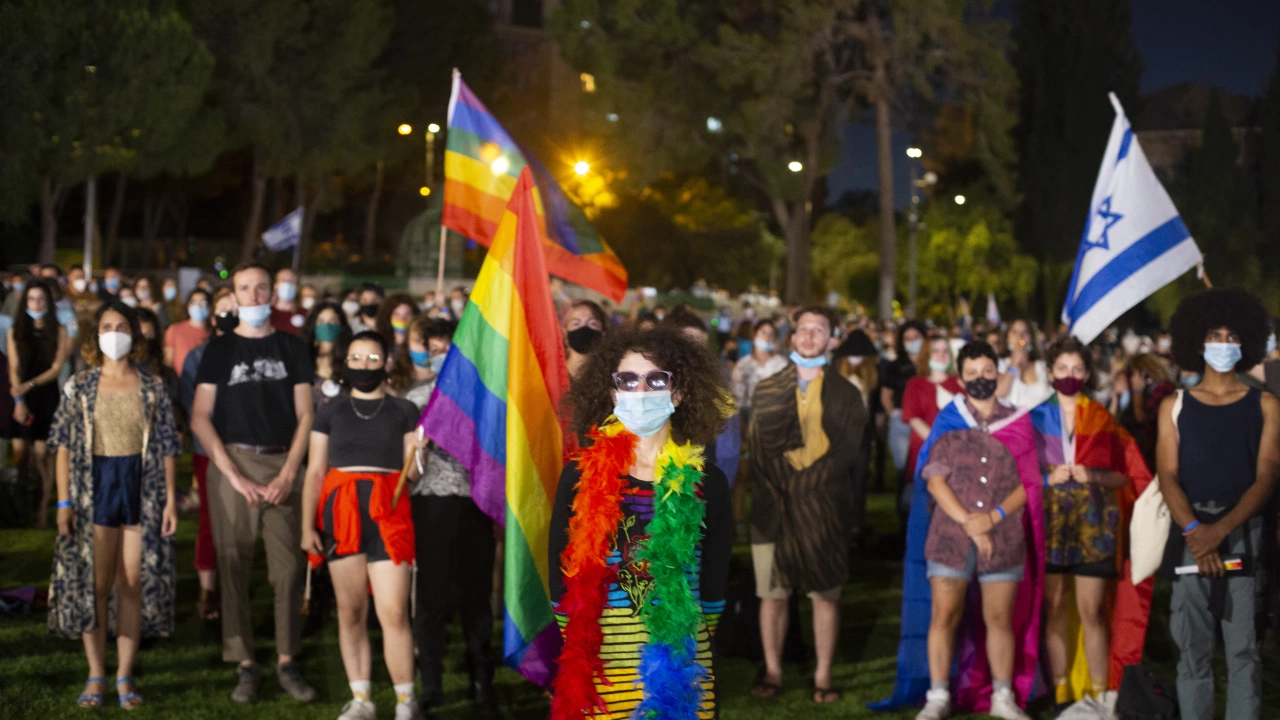 Десетки хиляди израелци участваха в гей парад в Йерусалим под