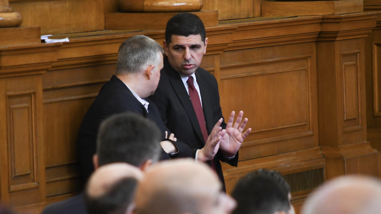 Депутатът от Демократична България Ивайло Мирчев поиска на парламентарния блиц