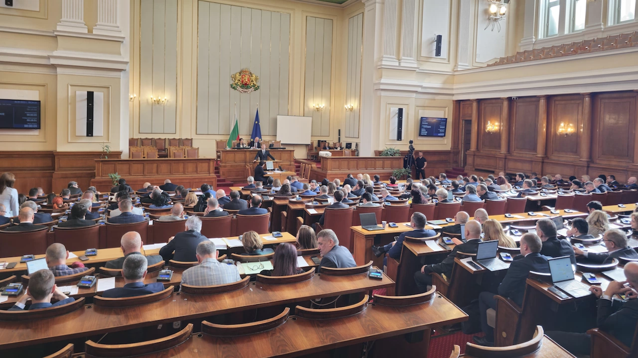 В българското Народно събрание има 240 депутати В настоящия 49