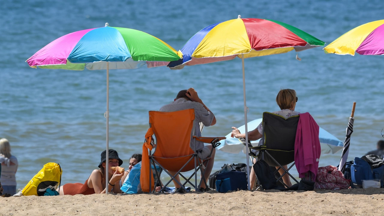 Повишени са цените по  плажовете в Гърция Плаща се чадър