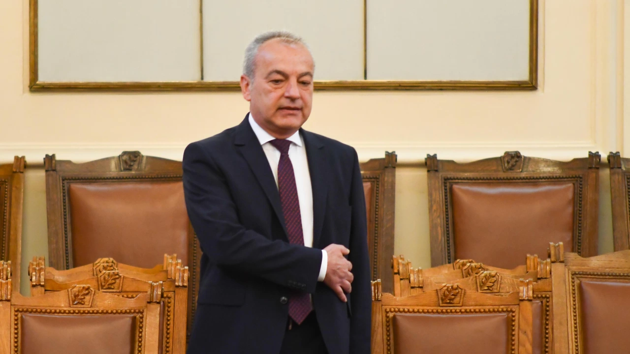 Министър председателят Гълъб Донев свиква за утре 5 юни открито извънредно